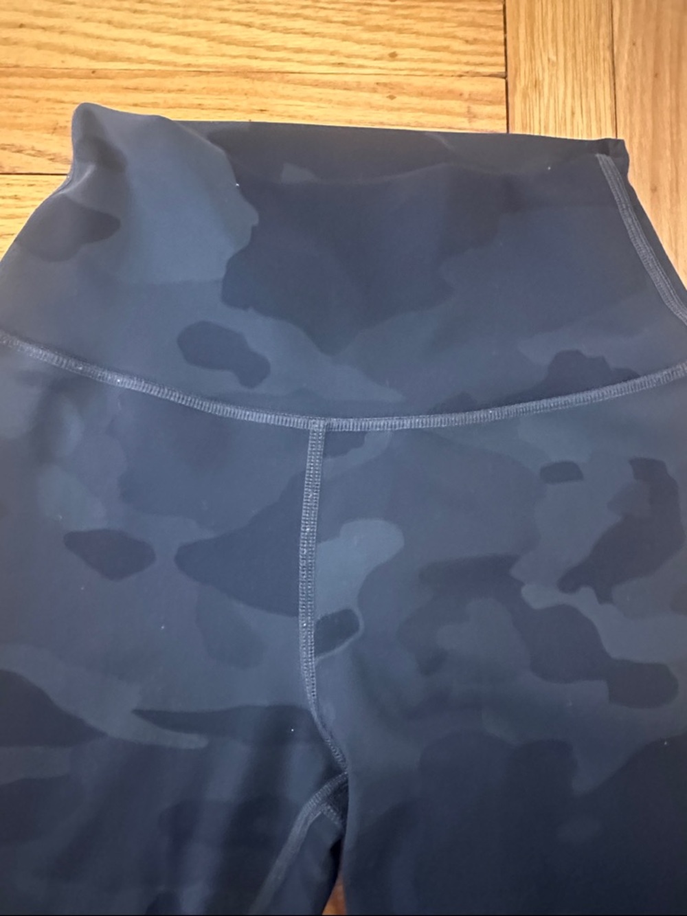 Alo High-Waist Camo Vapor Legging in XS - Picture 4 of 6